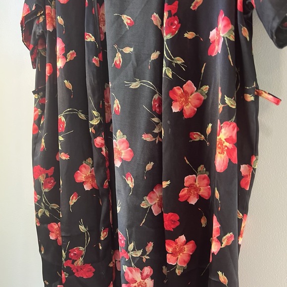 Secret Treasures Satin Robe - Picture 3 of 16